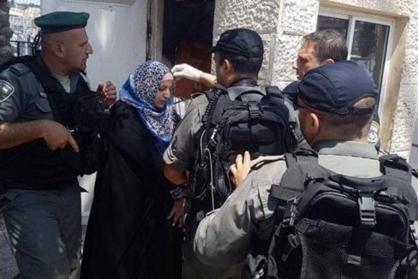 اعتقال سيدة بدعوى طعنها حارس امن بالقدس