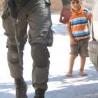 قوات الاحتلال تحاصر قرية دير أبو مشعل