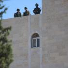 قوات الاحتلال تحاصر قرية دير أبو مشعل