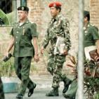 بالصور ...من هو القائد والزعيم هوغو شافيز ؟