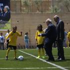 رئيس الاتحاد الدولي لكرة القدم يفتتح ملعب كرة قدم في دوار القرع قرب رام الله