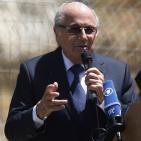 رئيس الاتحاد الدولي لكرة القدم يفتتح ملعب كرة قدم في دوار القرع قرب رام الله