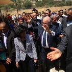 رئيس الاتحاد الدولي لكرة القدم يفتتح ملعب كرة قدم في دوار القرع قرب رام الله