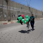 فلسطينيون يطلقون 