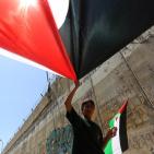 فلسطينيون يطلقون 