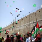 فلسطينيون يطلقون 