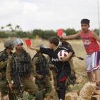 النبي صالح: نشطاء يرفعون البطاقات الحمراء دعما  لوقف عضوية الاحتلال في الفيفا