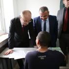 الحمد لله يتفقد قاعات طلاب الثانوية العامة في رام الله