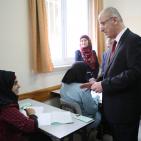 الحمد لله يتفقد قاعات طلاب الثانوية العامة في رام الله