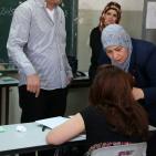 د. ليلى غنام ورئيس بلدية بيتونيا يتفقدون طلاب التوجيهي في بيتونيا