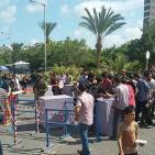 بالصور: حاجز اسرائيلي وسط مدينة غزة