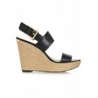 لقصيرات القامة.. ستعشقن هذا النوع من الأحذية