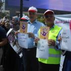 بالصور... وقفة لمكافحة عمالة الأطفال في الخليل