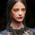 احجبي عينيك بأناقة في إحدى سهراتك الليلية