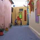 غزيون يلونون منازلهم بألوان حيوية مع بدء رمضان