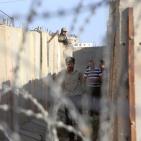 الآلاف يزحفون صوب القدس لأداء صلاة الجمعة الأولى من رمضان  عبر حاجز قلنديا