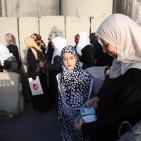 الآلاف يزحفون صوب القدس لأداء صلاة الجمعة الأولى من رمضان  عبر حاجز قلنديا