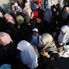 الآلاف يزحفون صوب القدس لأداء صلاة الجمعة الأولى من رمضان  عبر حاجز قلنديا