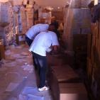 بالصور: توزيع طرود غذائية على القدس