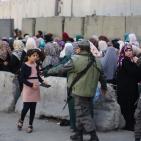الآلاف يزحفون صوب القدس لأداء صلاة الجمعة الثانية من رمضان عبر حاجز قلنديا