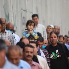 الآلاف يزحفون صوب القدس لأداء صلاة الجمعة الثانية من رمضان عبر حاجز قلنديا