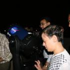 رصد فلكي بالتلسكوب الفضائي للقمر لأول مرة في غزة