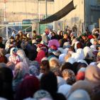 بالصور: حاجز قلنديا صباح الجمعة الأخيرة من شهر رمضان