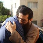 الشيخ خضر عدنان يتنفس الحرية من جديد