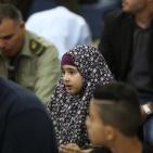 الرئيس يؤدي صلاة العيد ويضع الزهور على قبر الشهيد عرفات