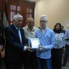 بالصور.. تكريم ذوي الاعاقة الناجحين في الثانوية العامة بالخليل