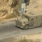 بالصور : اعتقال شاب عقب اقتحام قوات الاحتلال مدينة نابلس