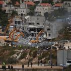 الاحتلال يهدم بنايتين في مستوطنة 