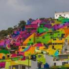 بالصور ـ فنانون مكسيكيون يحوّلون حياً شعبياً إلى لوحة ملوّنة!