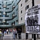 صور: وقفة أمام BBC في بريطانيا تضامناً مع الأسير محمد علان