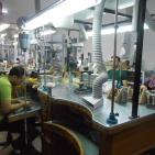 بالصور.. كيف يعامل الذهب في القانون الفلسطيني، وهل يدخل بطرق شرعية أم 