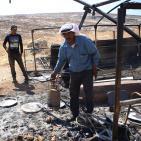 بالصور: مستوطنون يحرقون خيمة في عين سامية شرقي كفر مالك في رام الله والبيرة