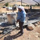 بالصور: مستوطنون يحرقون خيمة في عين سامية شرقي كفر مالك في رام الله والبيرة