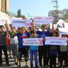 طلاب المدارس بغزة يعتصمون أمام مقر الأونروا رفضا لتأجيل الدراسة