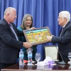 الرئيس محمود عباس اثناء مؤتمر الاعلاميين البولنديين