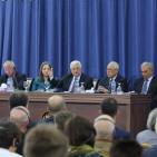 الرئيس محمود عباس اثناء مؤتمر الاعلاميين البولنديين