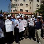اعتصام  امام مجلس الوزراء لرفض استملاك اراضي واقامة مصنع اسمنت في اراضي طولكرم