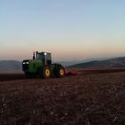 التحضير للموسم الزراعي القادم في سهل عرابه جنين