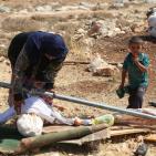 صور: قوات الاحتلال تهدم بيتا و5 بركسات لعائلات بدوية شرقي رام الله