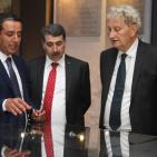 زيارة رئيس بلدية امستردام لمتحف محمود درويش بحضور موسى حديد رئيس بلدية رام الله وأعضاء المجلس