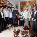 صبري صيدم وزير التربيه  والتعليم  واسرة الوزارة والمديريه يزور ثانوية ترمسعيا  الذي تعرض فيها طالب للضرب المبرح