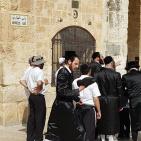 تكسير كاميرات ..... ومصادره هويات واوامر استدعاء واعتقالات بحق صحفي القدس