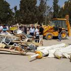 المقدسيون ينظفون اوساخ المحتل ودماره وتخريبه في الاقصى