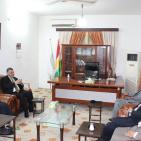 نظمي حزوري القنصل العام لدولة فلسطين في اقليم كوردستان  يتسلم  درع اتحاد حقوقيي كوردستان