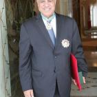 الرئيس التونسي  الباجي السبسي  يكرم السفير  سلمان الهرفي بمنحه وسام الجمهورية من الدرجة الاولى