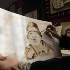 بالصور.. أول فنانة فلسطينية تٌبدع الرسم بـ